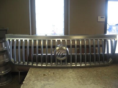  Mercury Mountaineer 2002-2005 parrilla superior de fábrica en cromo buen estado Foto 1 de 4