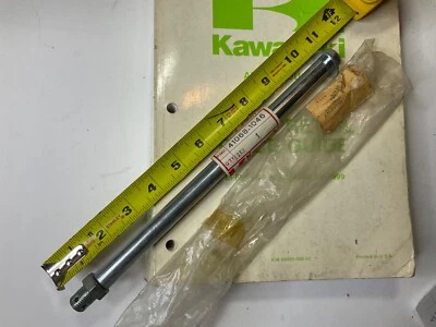 Eje trasero Kawasaki 1980-1983 KE175 NOS OEM 41068-1046 a 41068-1103 Foto 1 de 2