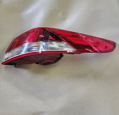 Conjunto de lámpara trasera derecha Kia Optima 2016-2020 # 92402-D4 OEM Foto 1 de 4