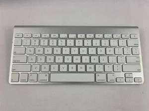 Apple A1314 Magic Bluetooth Wireless Keyboard - TESTED & Working - Picture 1 of 11