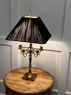 Vintage Antique Brass 5 arm candelabra Lamp w/ Black String Square Shade 26.5”H - Imagem 1 de 4