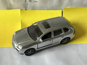 Siku Modelo 1062 Porsche Cayenne Turbo Plata - Imagen 1 de 5
