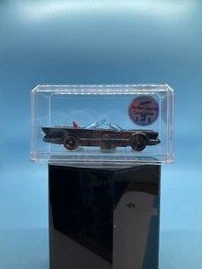 Hot Wheels Custom 66 Batmobil TV-Serie ONE OF A KIND 1:64 Maßstab - Bild 1 von 6