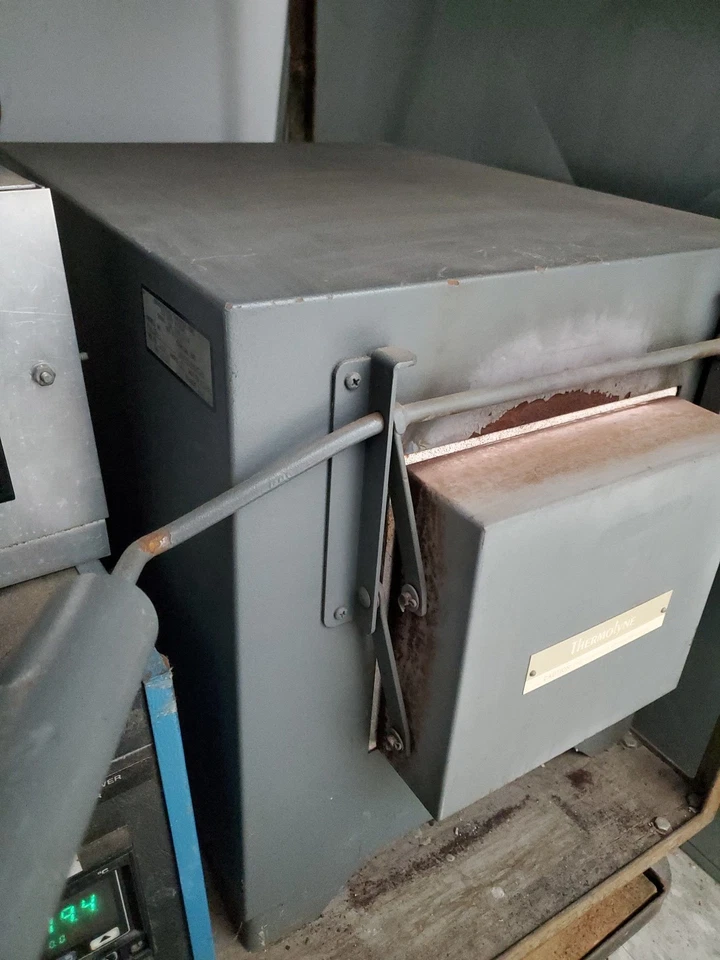 Horno Thermolyne Lab/Mufla/Caja Modelo FA 1630-1 (5,5L) con controlador Foto 1 de 4