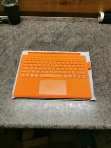 Genuine GEO GEOPAD 220 Palmrest UK Keyboard Red - Picture 1 of 4