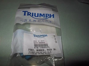Nuevo de lote antiguo Triumph pie de goma push in Daytona 675 de Vin 381275 Qty. 1 # T3020175 - Imagen 1 de 2