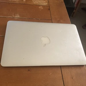 Apple MacBook Air 11-inch Mid 2012 FOR PARTS ONLY - Picture 1 of 3