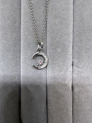 Cresc. Luna con estrella rosa, cristal. A lo largo del borde de la luna, 1/2 pulgada, cadena esterl. Silv Foto 1 de 4