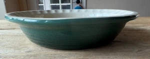 Le Creuset Stoneware Pie Dish 9" Dimpled Edges, Artichaut Green NEW - Picture 1 of 3