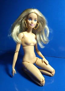"MATTEL" Barbie @Barbiestyle nude made to move, senza vestiti, altezza 30 cm. - Foto 1 di 11