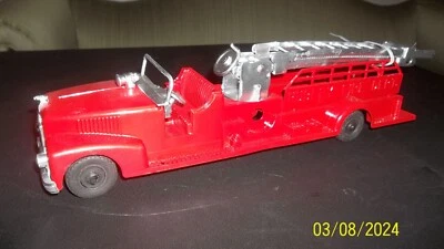 Camión de bomberos Hubley modelo 1956 19 pulgadas de largo Foto 1 de 4