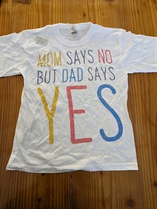 girls "mom say no but dad says yes," t-shirt sz s - Picture 1 of 6