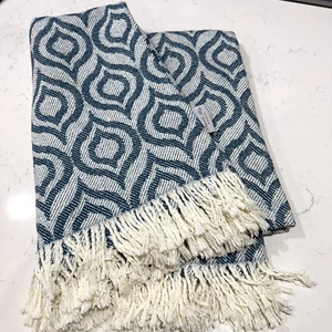 PEACOCK ALLEY 46"x68" Blue and White Patterned Throw Blanket - Picture 1 of 5