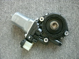 Nissan ALTIMA Left Driver side Front Power Window Motor 80731-EG000 - Picture 1 of 3
