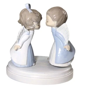 VTG Holland Mold Ceramic Kissing Angels Rotating Music Box - Picture 1 of 6