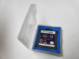 MINT THE ALY & AJ Adventure game in Blue padded case for Nintendo DS #E7 - Picture 1 of 4