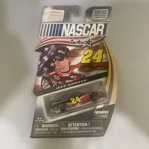 NASCAR Jeff Gordon #24 AARP 2012 Die Cast Car Maßstab 1:64 rot Limited Edition - Bild 1 von 2