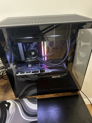 PC para juegos preconstruida NZXT con NVIDIA RTX5080 y Ryzen 7 9800X3D 64 GBS Foto 1 de 4