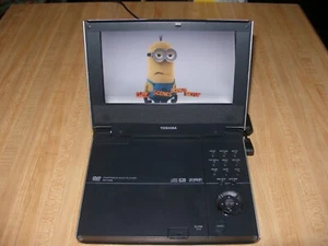 Toshiba SD-P1600 Portable DVD Player (7") Detachable Battery & Charger & Remote - Picture 1 of 11