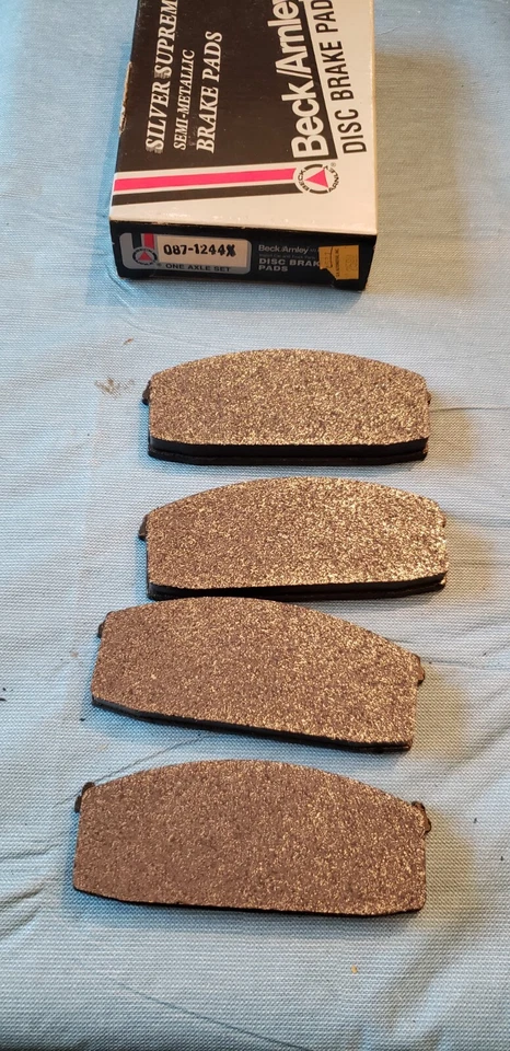for NISSAN SENTRA DIESEL NEW FRONT BRAKE PADS NEW OLD STOCK 087-1244 1983 - Imagem 1 de 1
