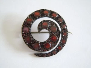 Antica spilla granato a forma di sprial 5,5 g/Ø 3,1 cm - Foto 1 di 5