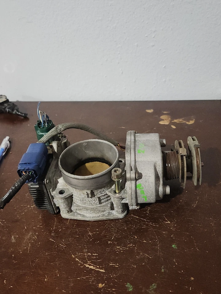 D#4 2002-2004 INFINITI Q45 M45 V8 THROTTLE BODY VALVE ASSEMBLY OEM - Image 1 of 4
