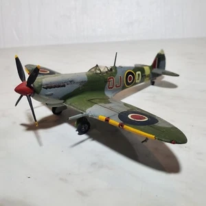 Vintage Supermarine Spitfire LF IX 1/72? 48? Plastic Model Fighter Plane - Picture 1 of 12