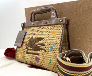 AUTÉNTICO NUEVO CON ETIQUETAS $1850 Bolso de Mano Etro Pequeño Love Trotter Pegaso Logo Paja en Beige/Con Caja - Imagen 1 de 19