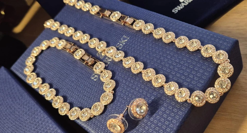 Conjunto Swarovski Angelic Rose Gold (3 peças) – Cristais brancos, caixa de presente e bolsa - Imagem 1 de 4