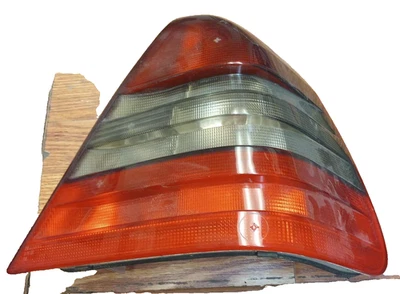 Mercedes C230 1999 OEM lado derecho conjunto de luces traseras pasajero Foto 1 de 2