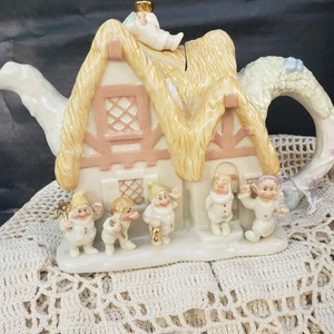 The Seven Dwarfs Cottage Teapot - Disney Lenox Classics / Fine China / 24k Gold  - Picture 1 of 24