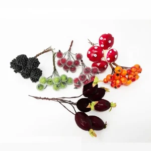 Gemischte Herbst Obst Picks Box Beere Hagebutte Brombeere Pilz 10-13cm - Bild 1 von 1