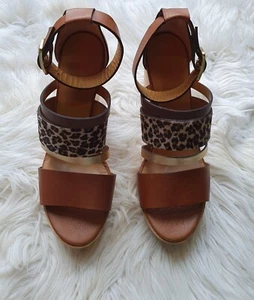 Damenschuh Mit Keilabsatz - Bild 1 von 9