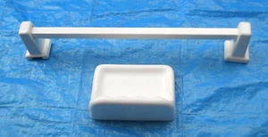 Accesorios de baño de porcelana blanca vintage de 4 piezas 18" toallas barra jabón plato México - Imagen 1 de 4