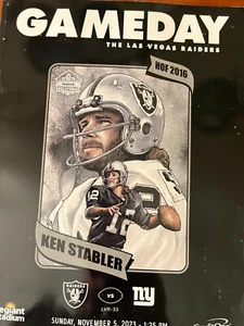 2023 PROGRAMA DE DÍA DE JUEGO LAS VEGAS RAIDERS VS GIANTS NUEVO QUINTO CON KEN STABLER - Imagen 1 de 1