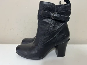 Born Crown Cuero Negro Chyler Arnés Apilado 3" Tacón Cremallera Botín 8.5 EU 40 - Imagen 1 de 14