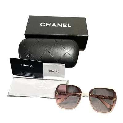 Женские солнцезащитные очки Chanel большого размера с квадратной цепочкой и деталями с розовыми градиентными линзами - Изображение 1 из 4