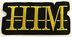 Parche de hierro/costura con logotipo amarillo H.I.M (His Infernal Majesty) (pa350) - Imagen 1 de 2