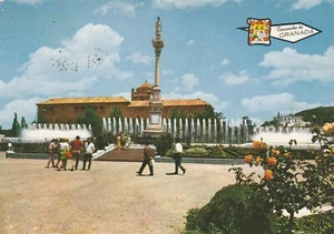 ESPAÑA, POSTAL, Granada, Fuente del Triunfo, Jardines, Gente, 1974, USADA - Imagen 1 de 2