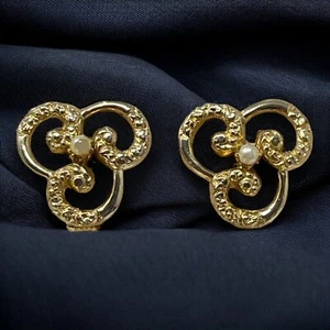 Textured Knot Gold Tone Clip On Earrings With Faux Pearl Loop Vintage - Picture 1 of 11