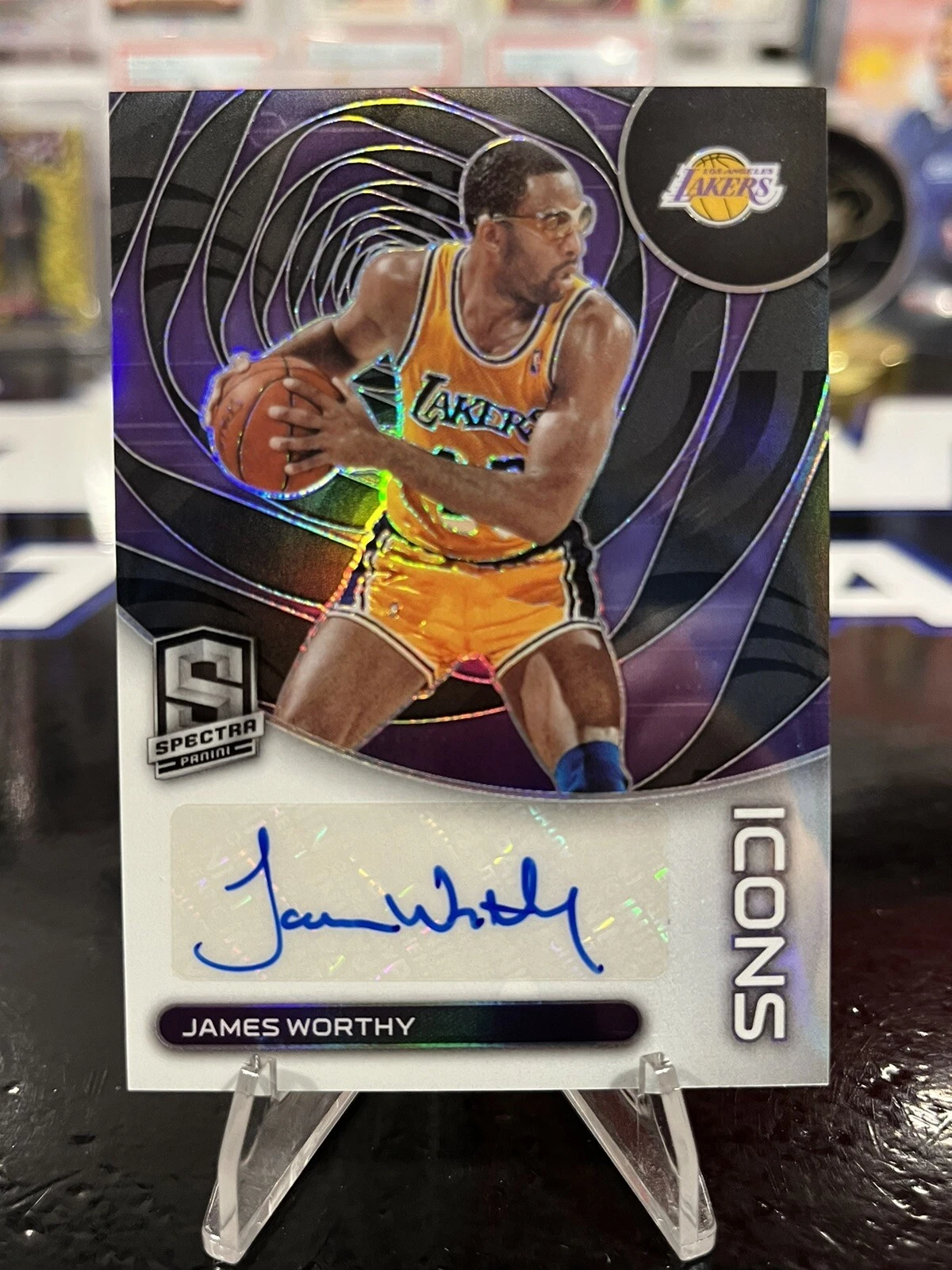 2022-23 Panini Spectra Basketball Icons Autographs James Worthy Auto /99