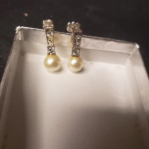 NR Avon Vintage Earrings Pierced Posts Faux Pearls Rhinestone Exclamation Marks - Picture 1 of 4