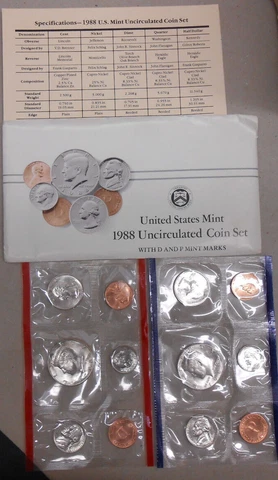 1988 P & D U.S. Mint  Uncirculated Set in original Envelope Cover