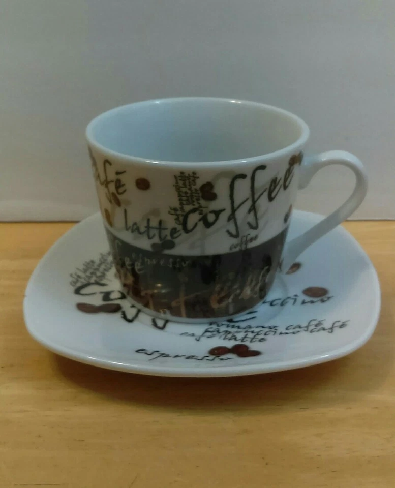 Juego de tazas de café espresso y platillos cuadrados de granos de café blanco marrón. 2a Foto 1 de 4