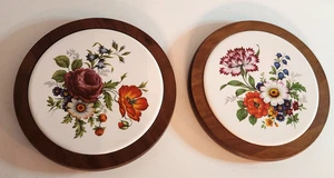 2 Piastrelle Fiori Tondi Vintage Ceramica e Legno Piastrella Piatto Caldo 7,5" Decorazione Parete - Foto 1 di 6