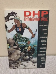 Dark Horse Presents Fifth Anniversary Special (1991) Sin City, Aliens v Predator - Bild 1 von 4
