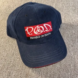 Gorra de béisbol ajustada POD a pagar por muerte bordada L/XL NUEVA CON ETIQUETAS negra - Imagen 1 de 5