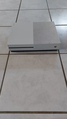 Xbox One S Disk Edition 1TB Festplatte - Bild 1 von 4