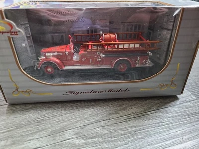Signature Models 32348R 1941 GMC Fire Engine Truck Red 1/32 Diecast Model - Image 1 of 3