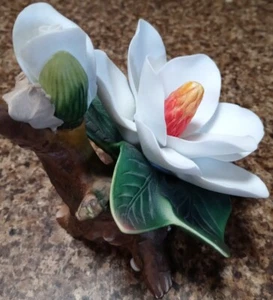 Estatuilla vintage 1993 Paul Sebastian porcelana fina blanca flor magnolia 5,5" - Imagen 1 de 6
